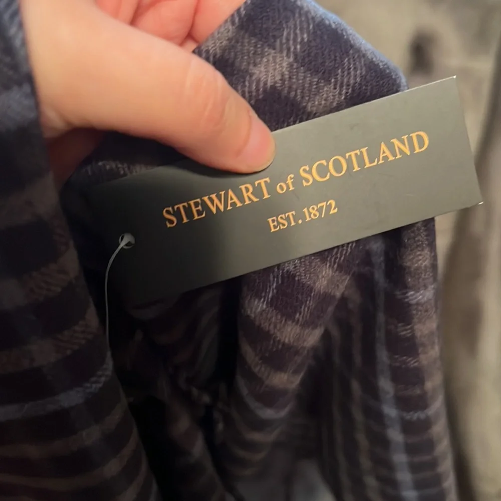 Stewart of Scotland Men’s Scarf NWT Preppy Navy Black Squared Fringe Trim